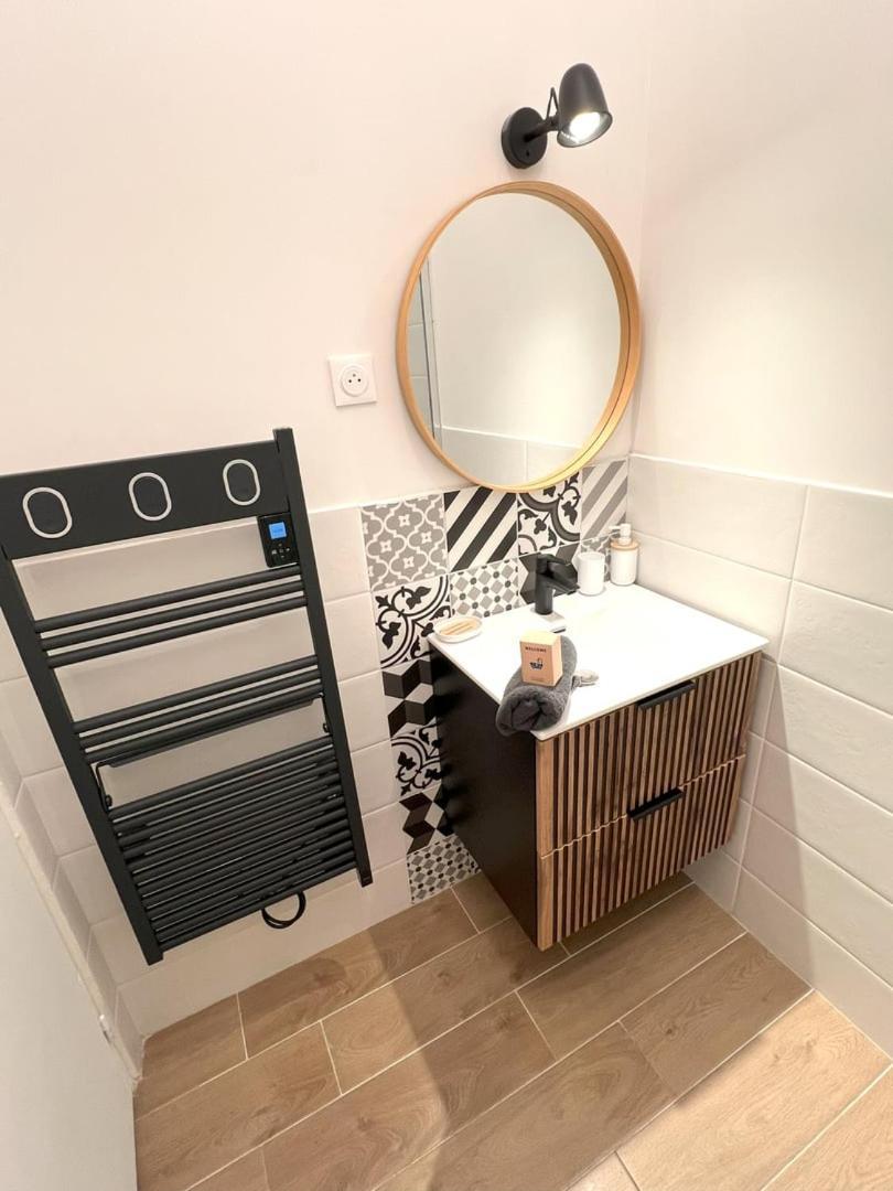 Appartement T2 Renove Vue Sur Le Centre De *